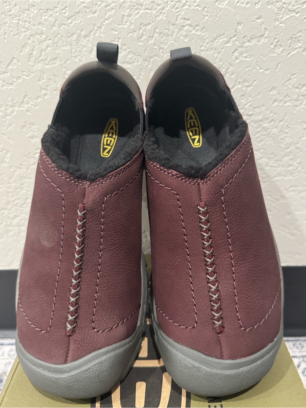 Keen Kaci Winter WOMAN’s Slip-On Loafers in Burgundy with Gray Sole. BRAND NEW.
